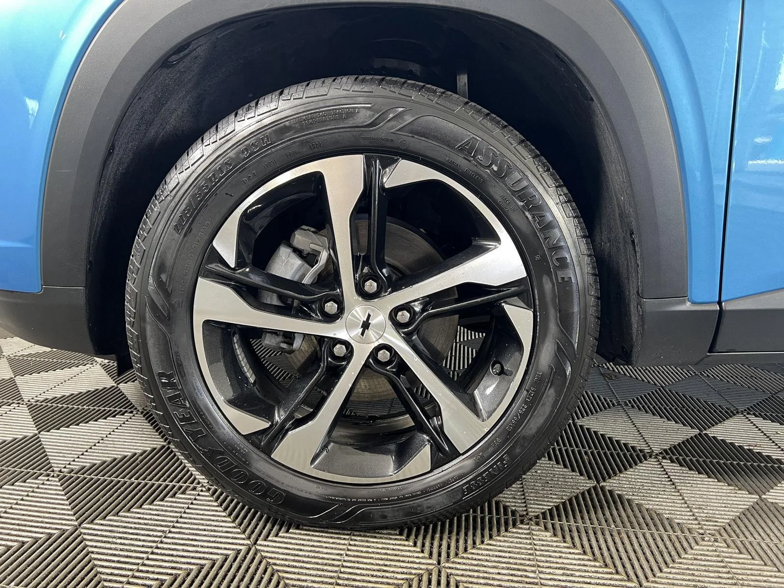 Used 2025 Marina Blue Metallic Chevrolet 1RS image 29
