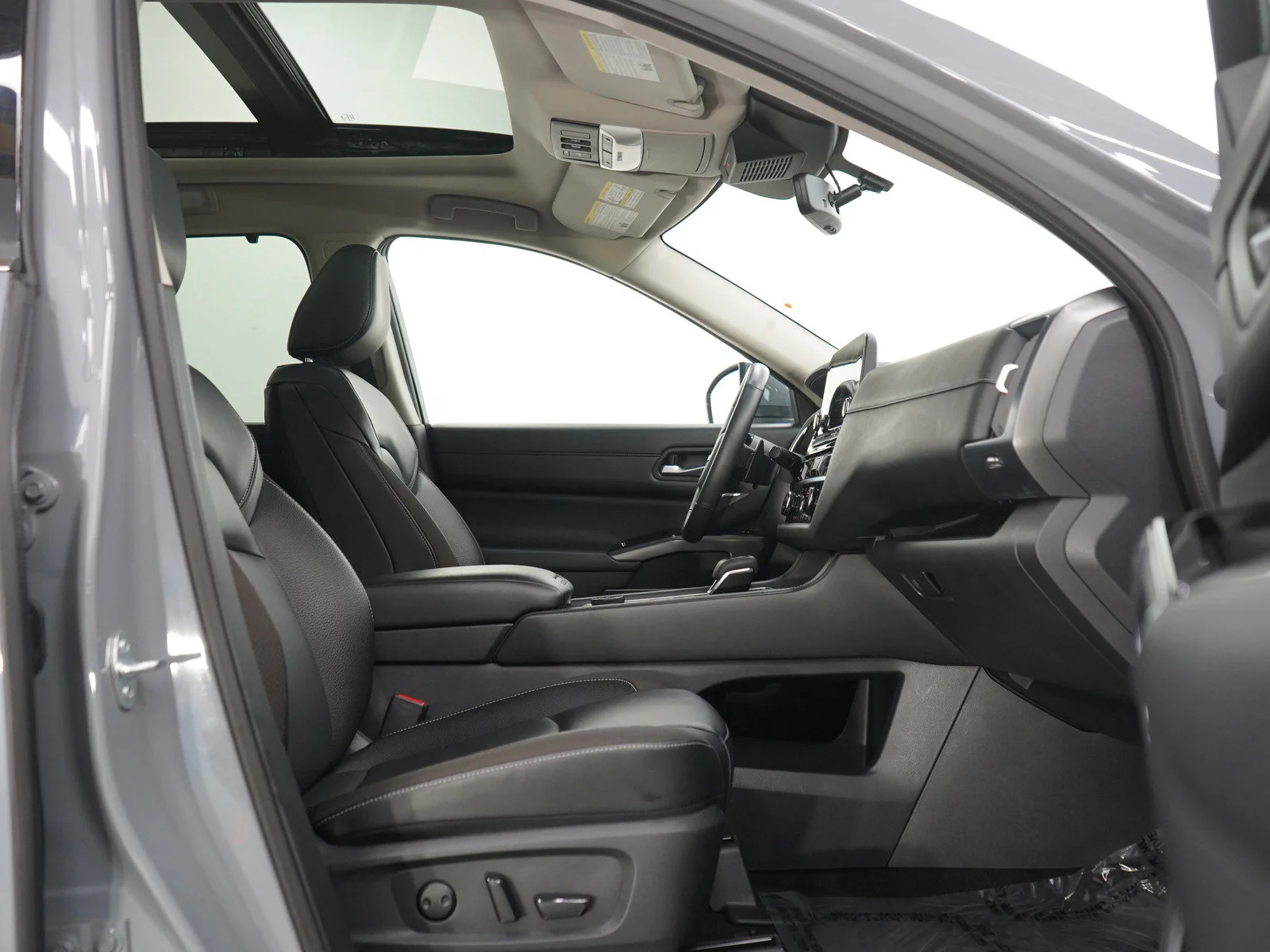 Used 2024 Boulder Gray Pearl Nissan SL image 11