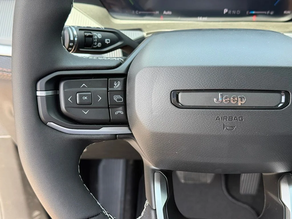 New 2026 Sting-Gray Clear-Coat Exterior Paint Jeep Limited image 14