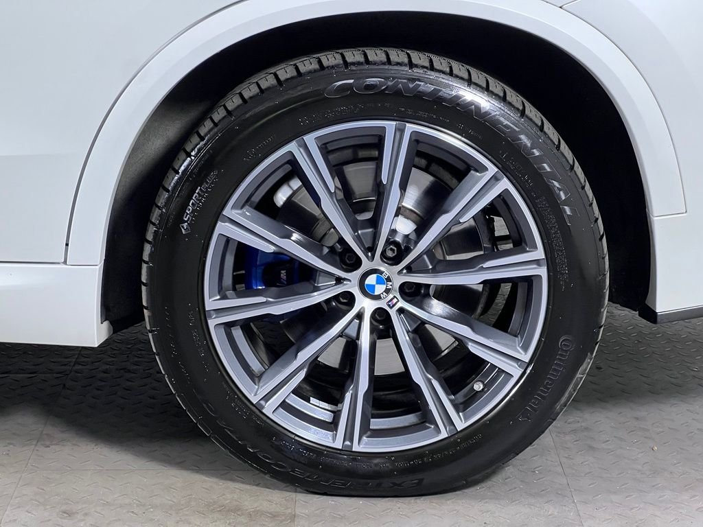 Used 2021 White BMW xDrive40i image 12