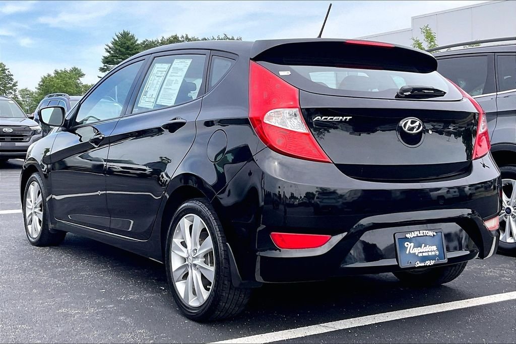 Used 2013 Black Hyundai SE image 10