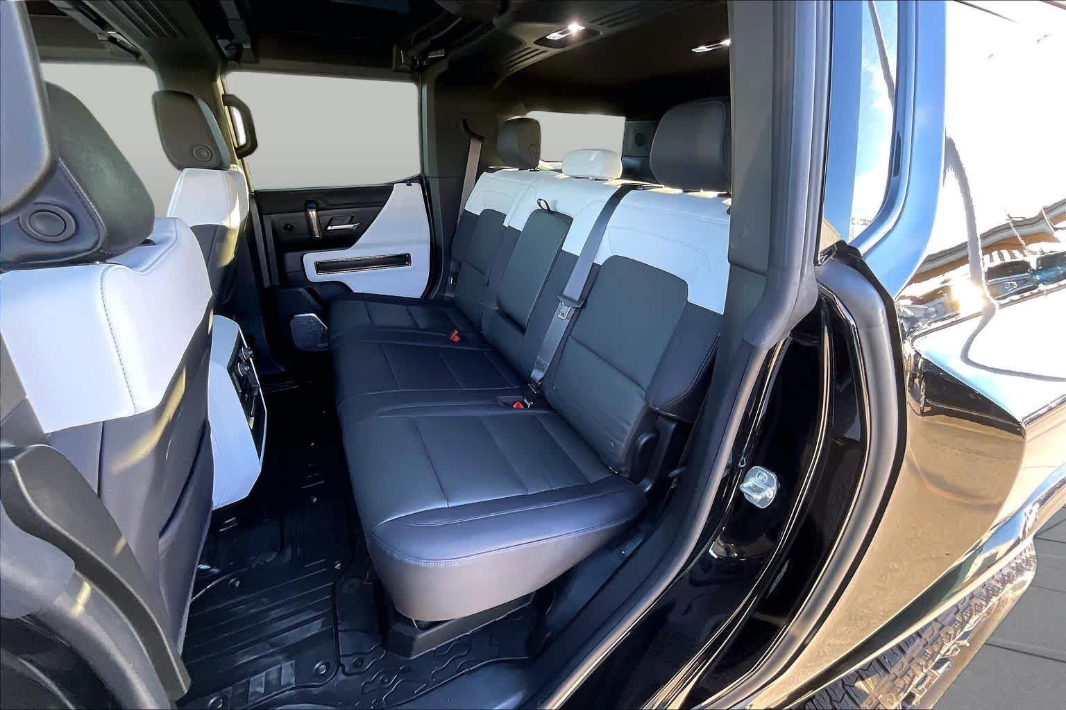 Used 2025 Void Black GMC 2X image 19