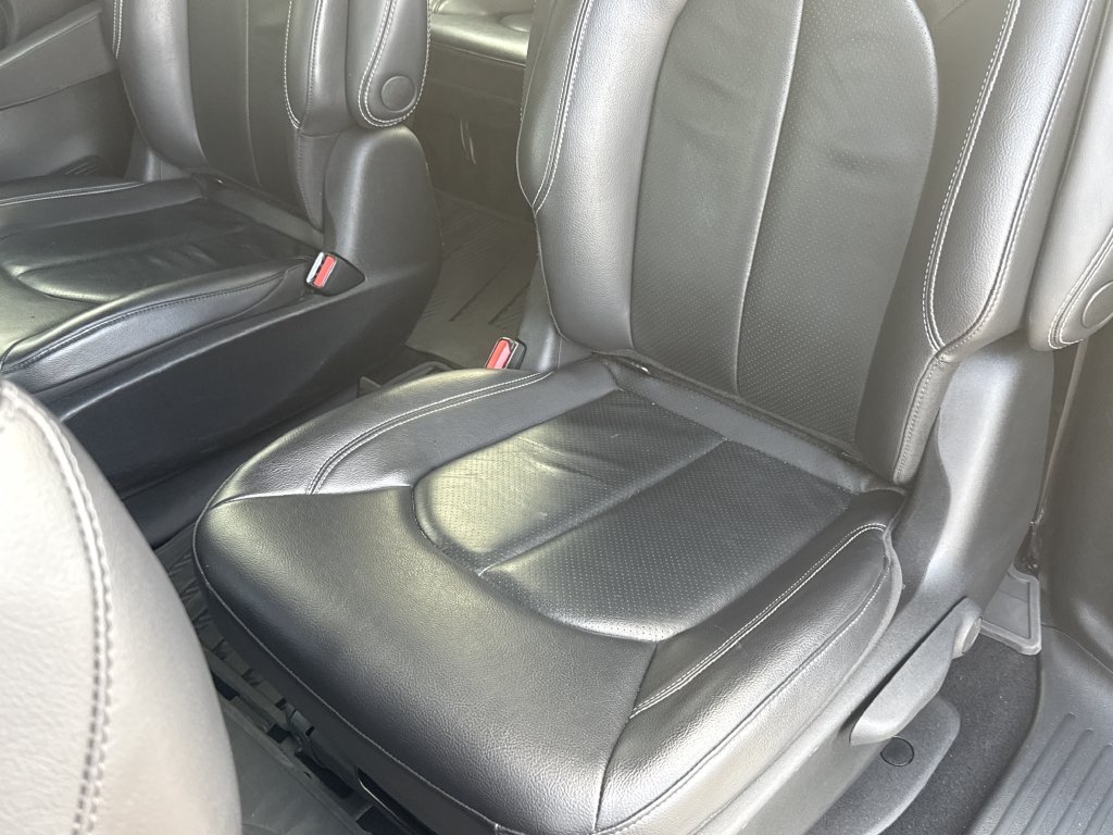 Used 2022 Granite Crystal Metallic Clearcoat Chrysler Touring L image 29