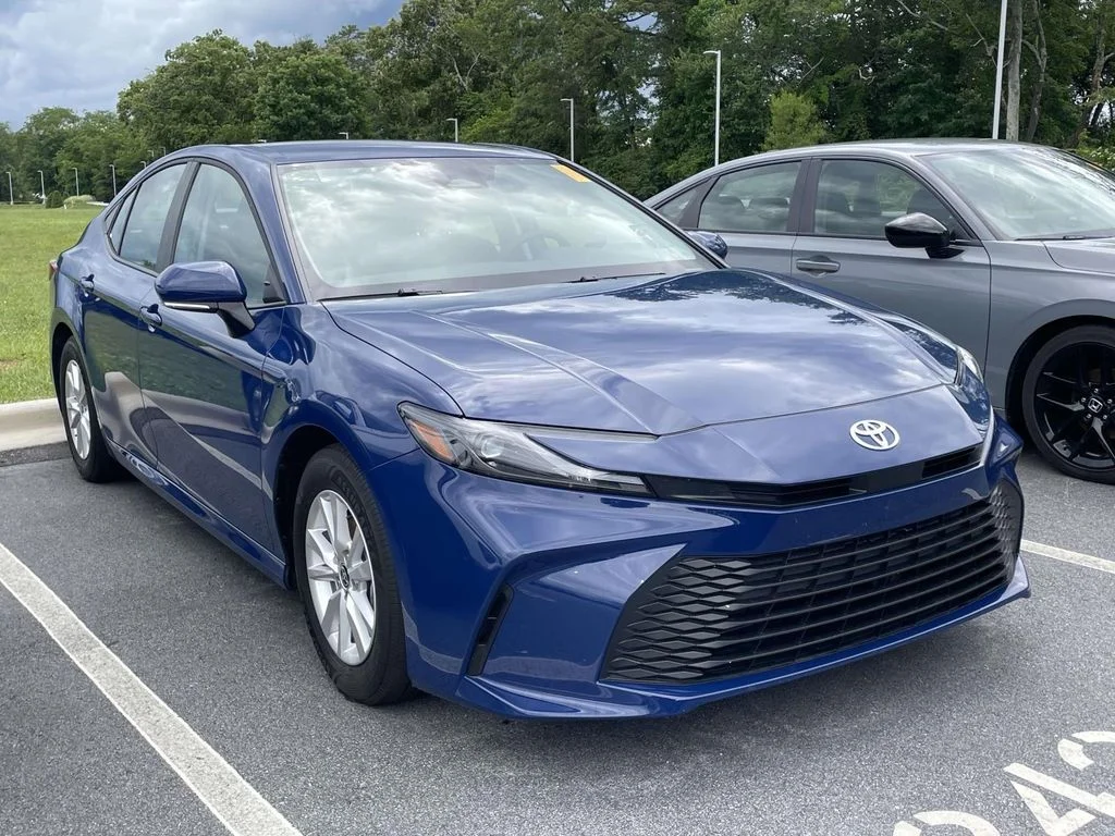 2026 Toyota Camry LE Hybrid's photo