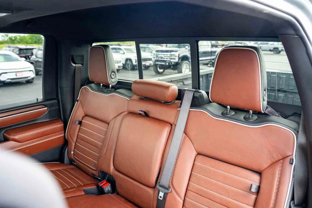 Used 2025 Silver GMC Denali Ultimate image 22