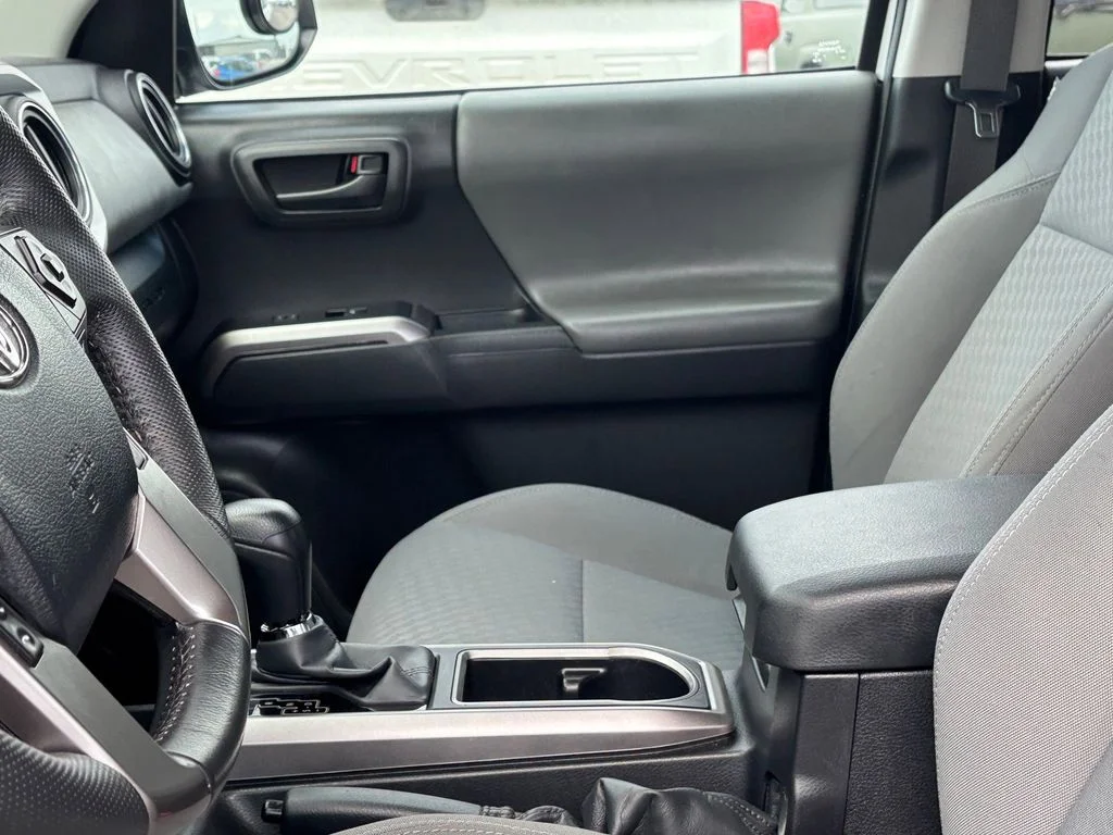 Used 2023 White Toyota SR5 image 11