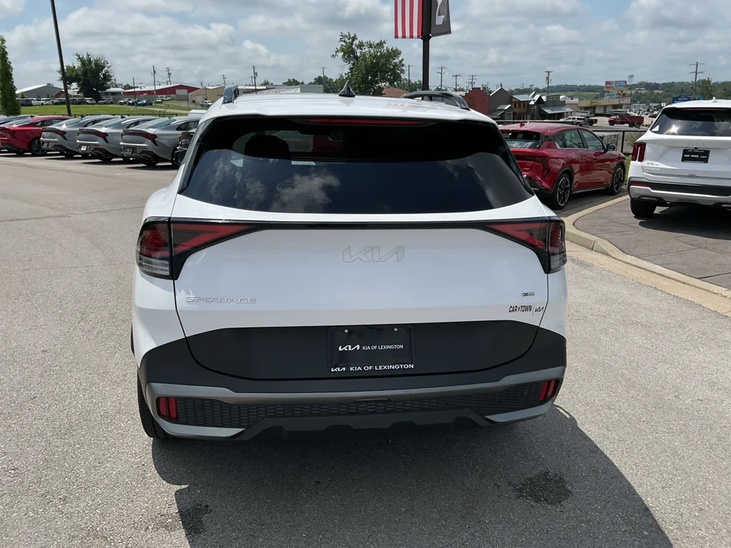 Used 2024 Glacial White Pearl Kia X-Line image 9