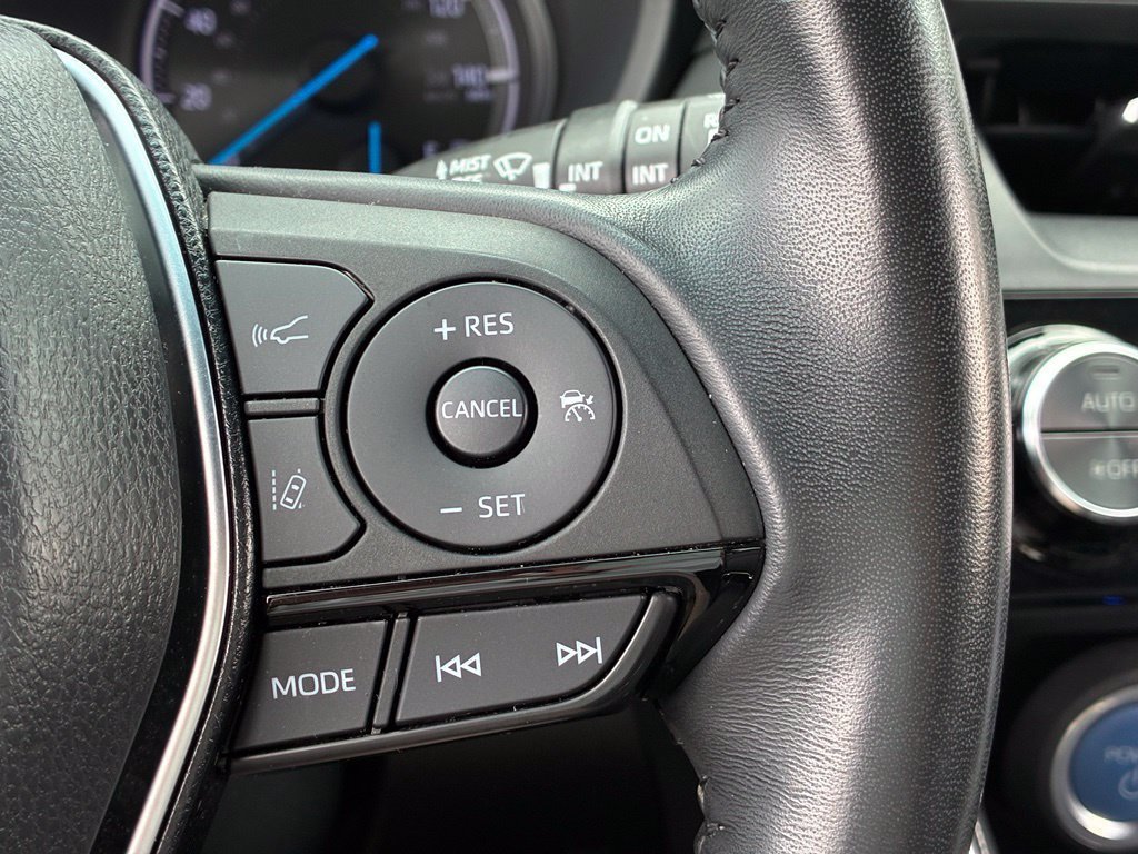 Used 2022 White Toyota XLE image 26