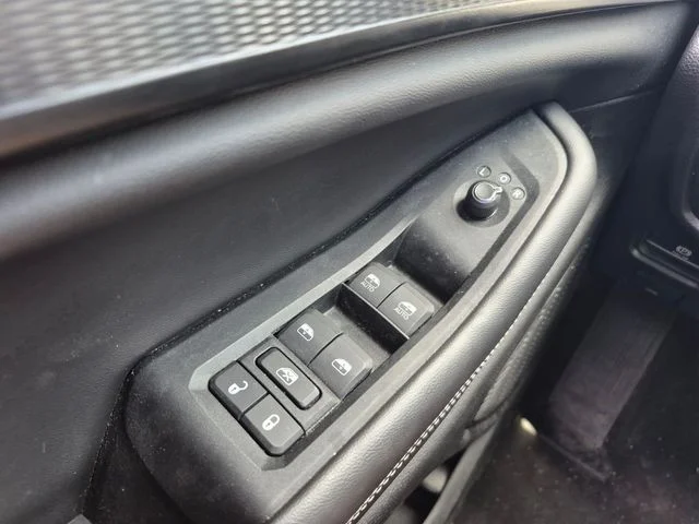 Used 2025 Silver Jeep Altitude image 22