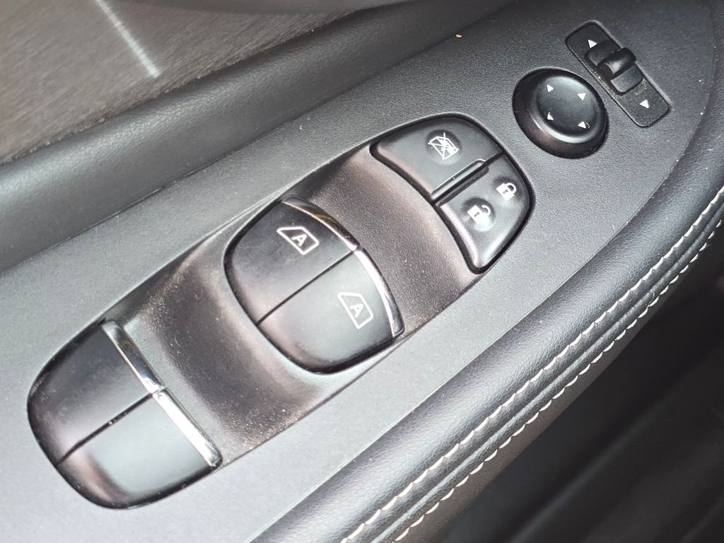 Used 2020 Cayenne Red Metallic Nissan SL image 27