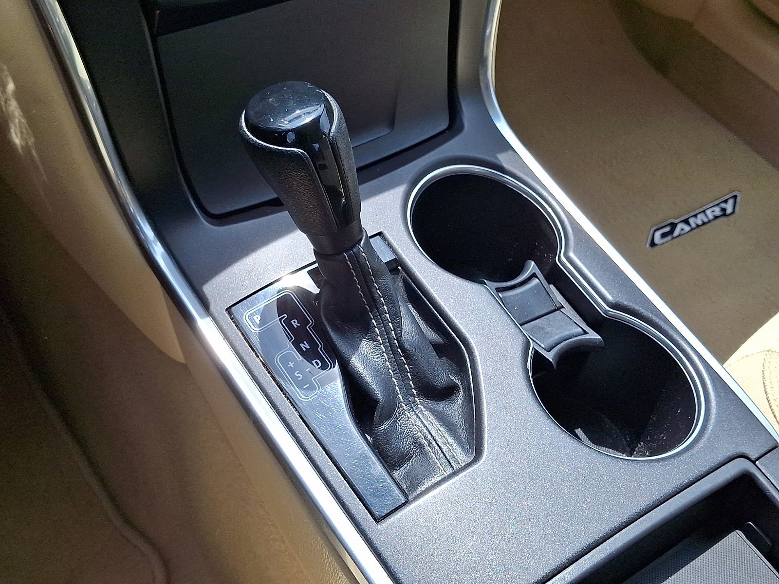 Used 2015 Creme Brulee Mica Toyota LE image 15