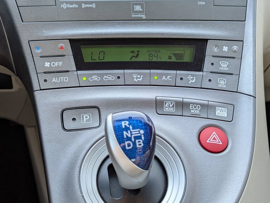 Used 2015  Toyota Four image 8