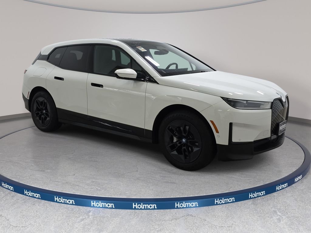 Used 2024 Alpine White BMW xDrive50 image 4