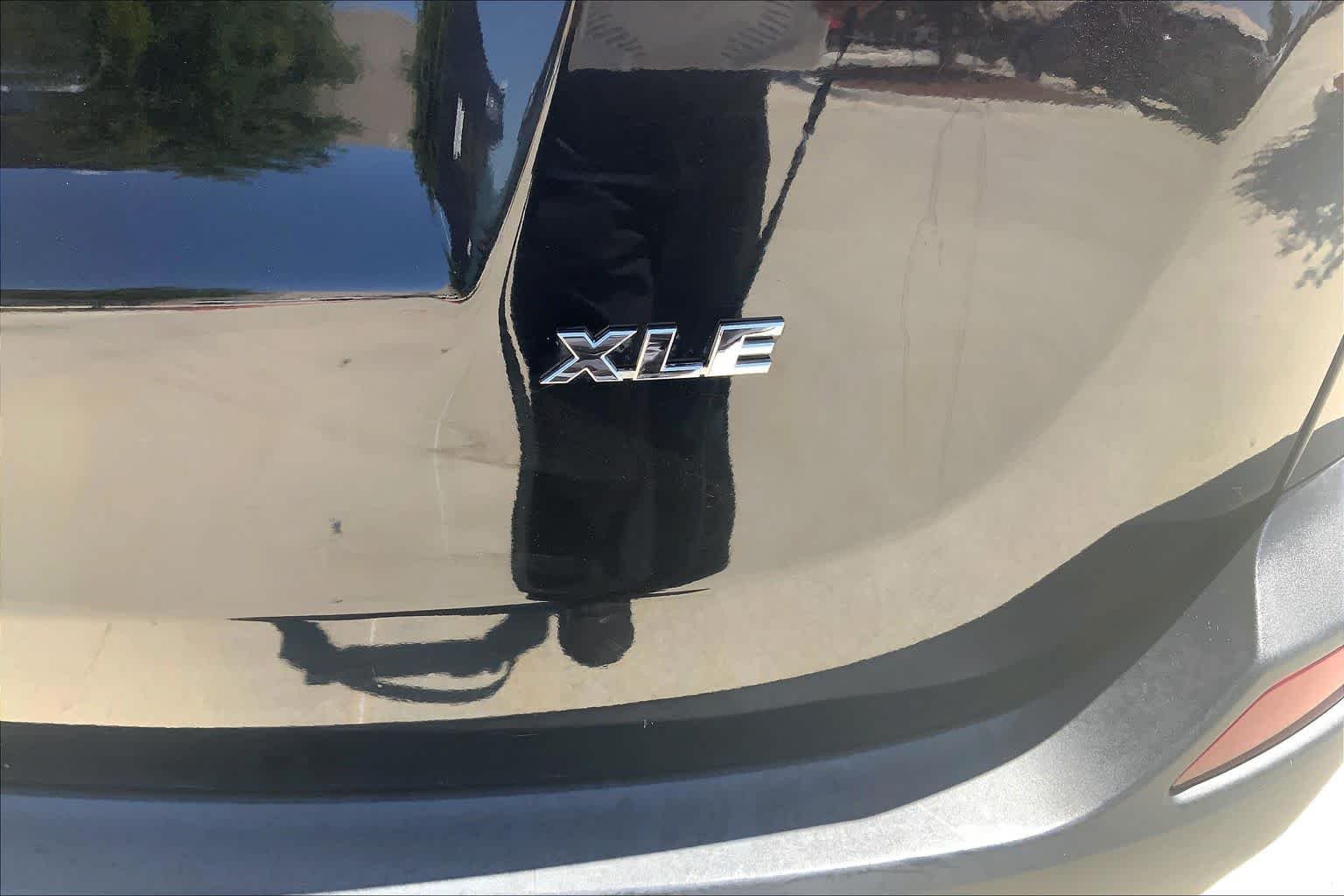 Used 2013 Black Toyota XLE image 9