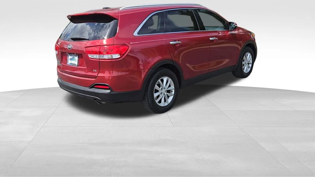 Used 2017 Red Kia LX image 8