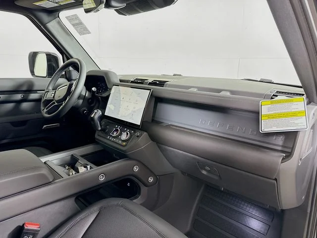 New 2026 Santorini Black Land Rover S image 31