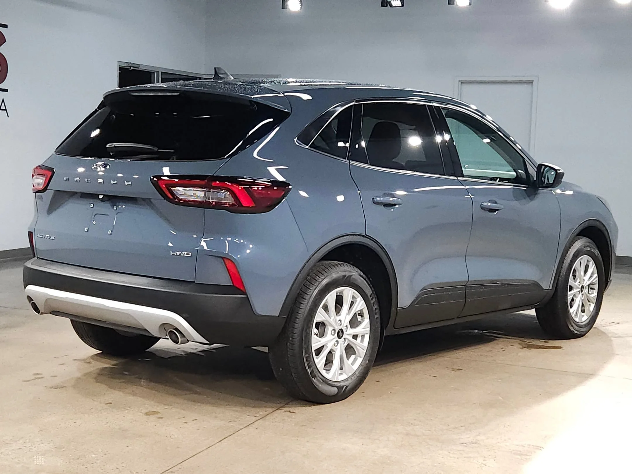 Used 2024 Vapor Blue Metallic Ford Active image 7