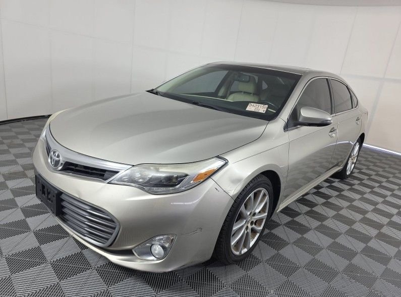 2013 Toyota Avalon Limited's photo