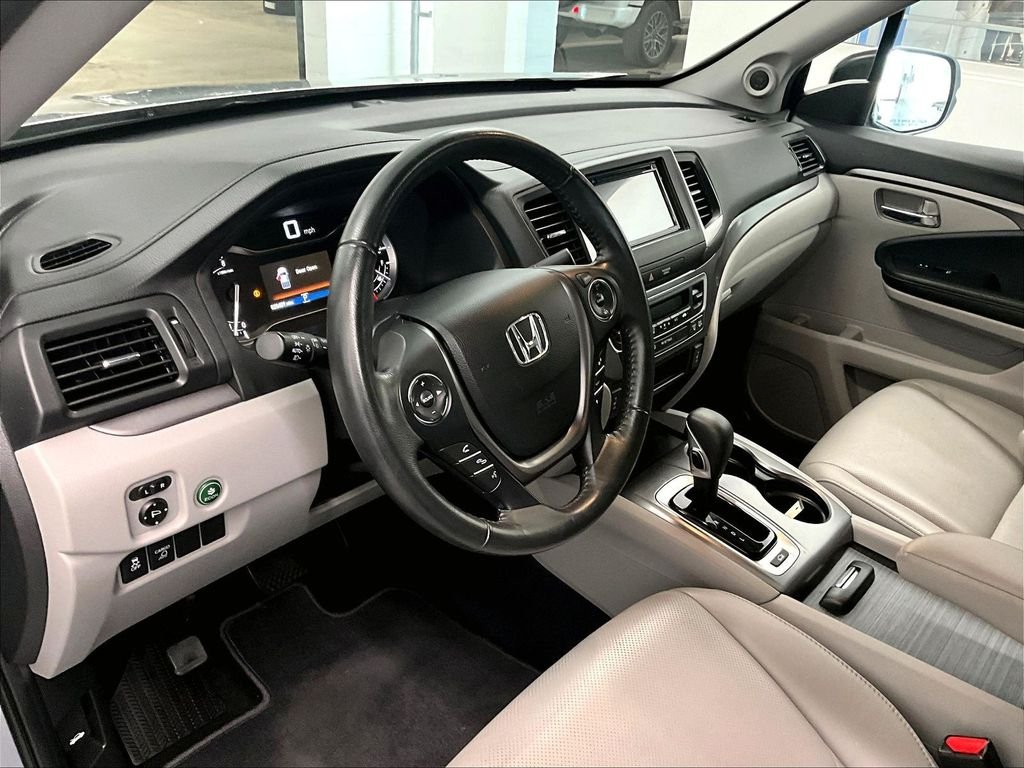 Used 2019 Silver Honda RTL image 8