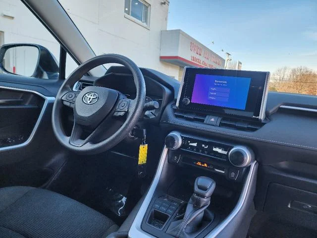2023 Toyota RAV4 LE - Photo 13