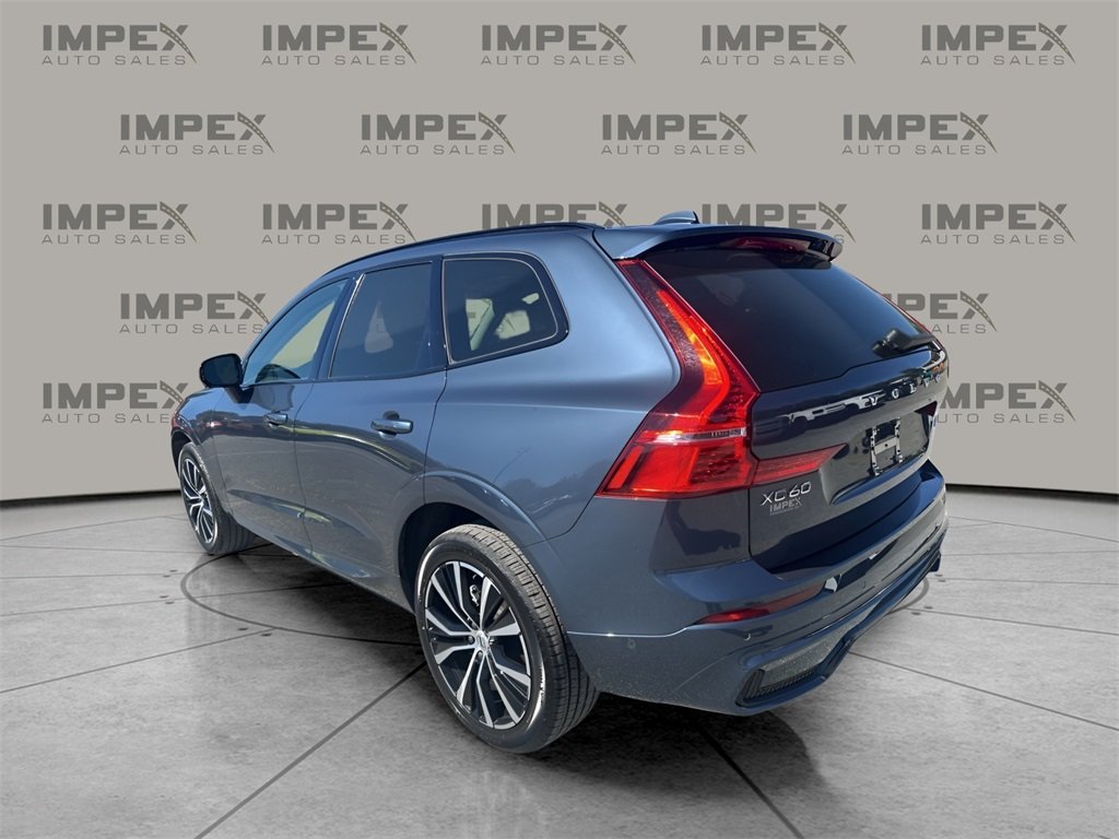 2025 Volvo XC60 B5 Plus photo 2