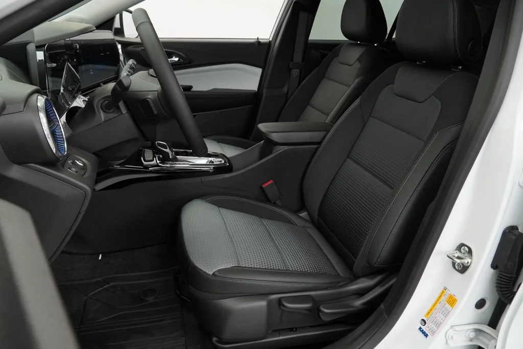 New 2026 Summit White Chevrolet LT image 6