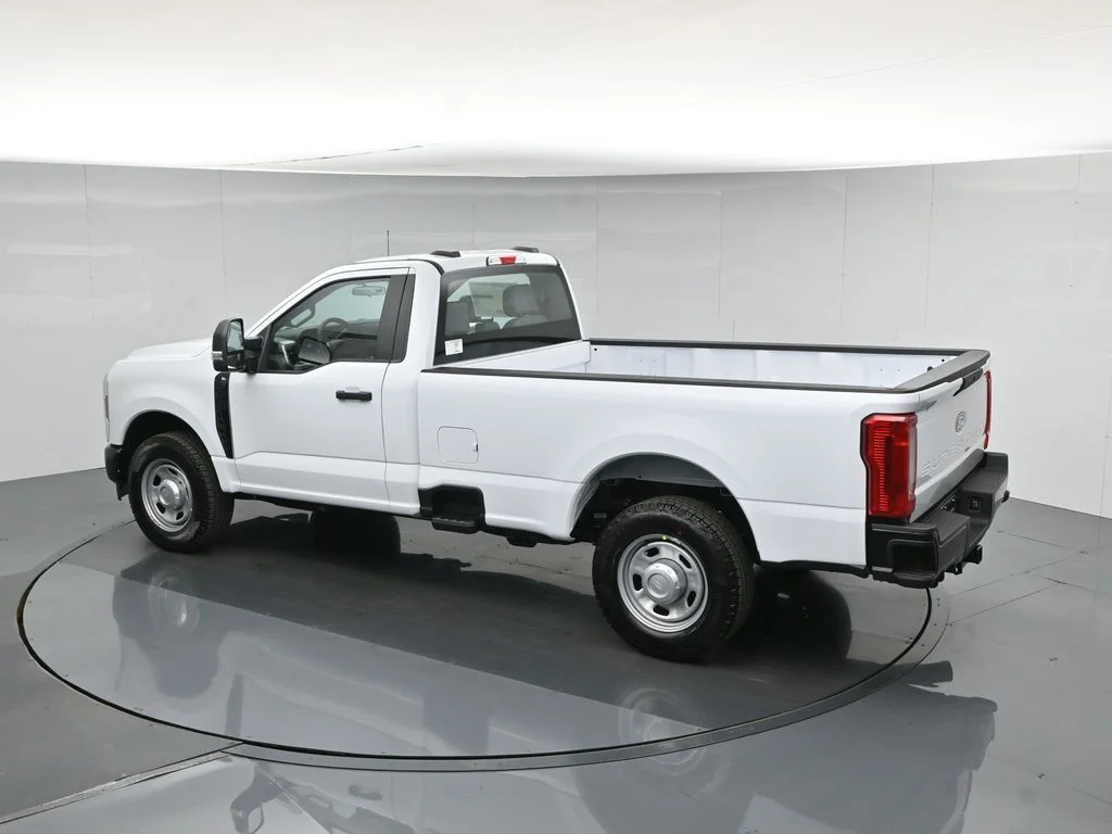 New 2027 Oxford White Ford XLT image 37