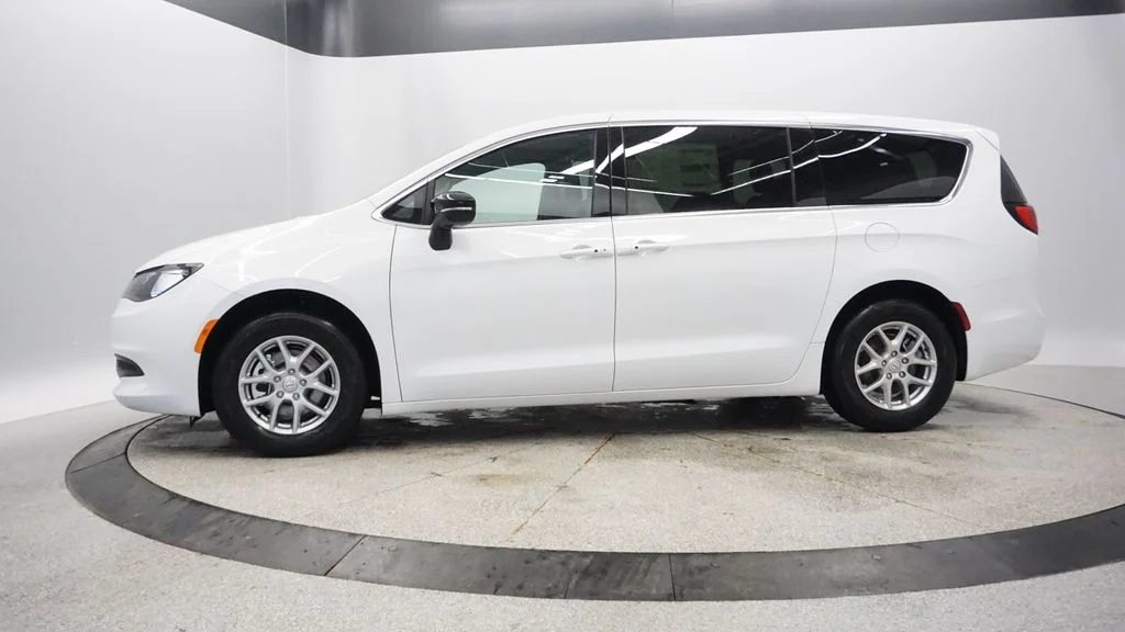 New 2026 Bright White Clear-Coat Exterior Paint Chrysler LX image 3