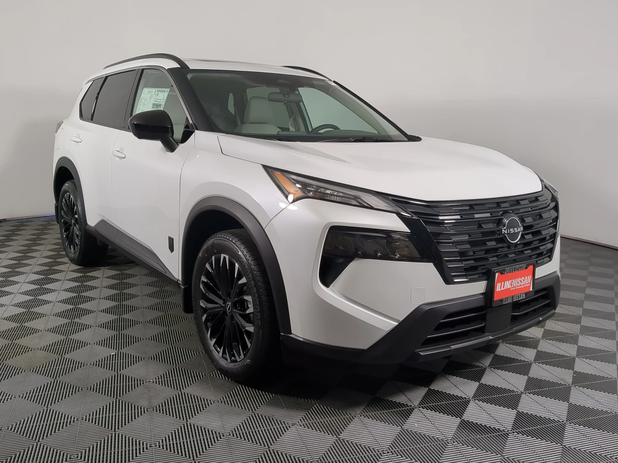 New 2027 Everest White Pearl Tricoat Nissan SV image 2