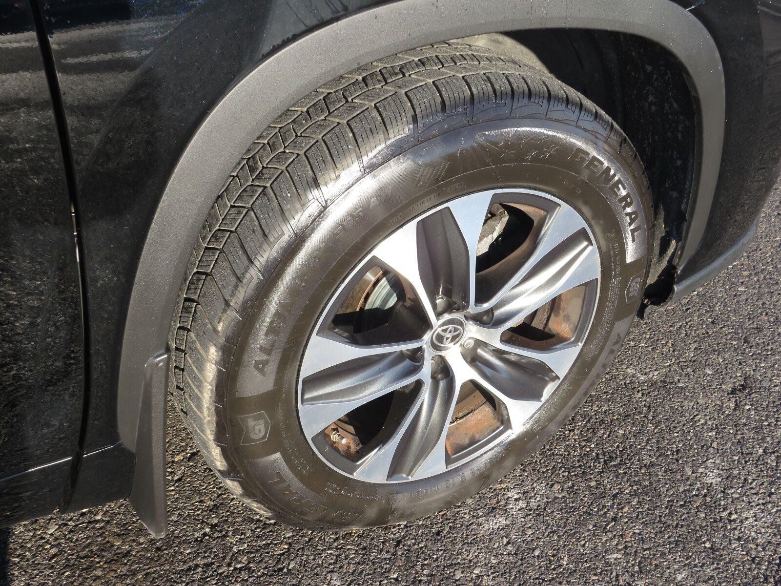 Used 2020 Midnight Black Metallic Toyota XLE image 10