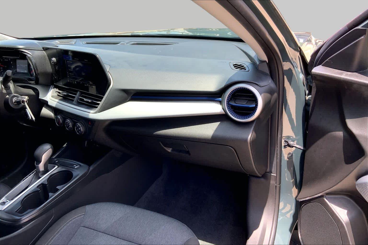 2025 Chevrolet Trax LS - Photo 18