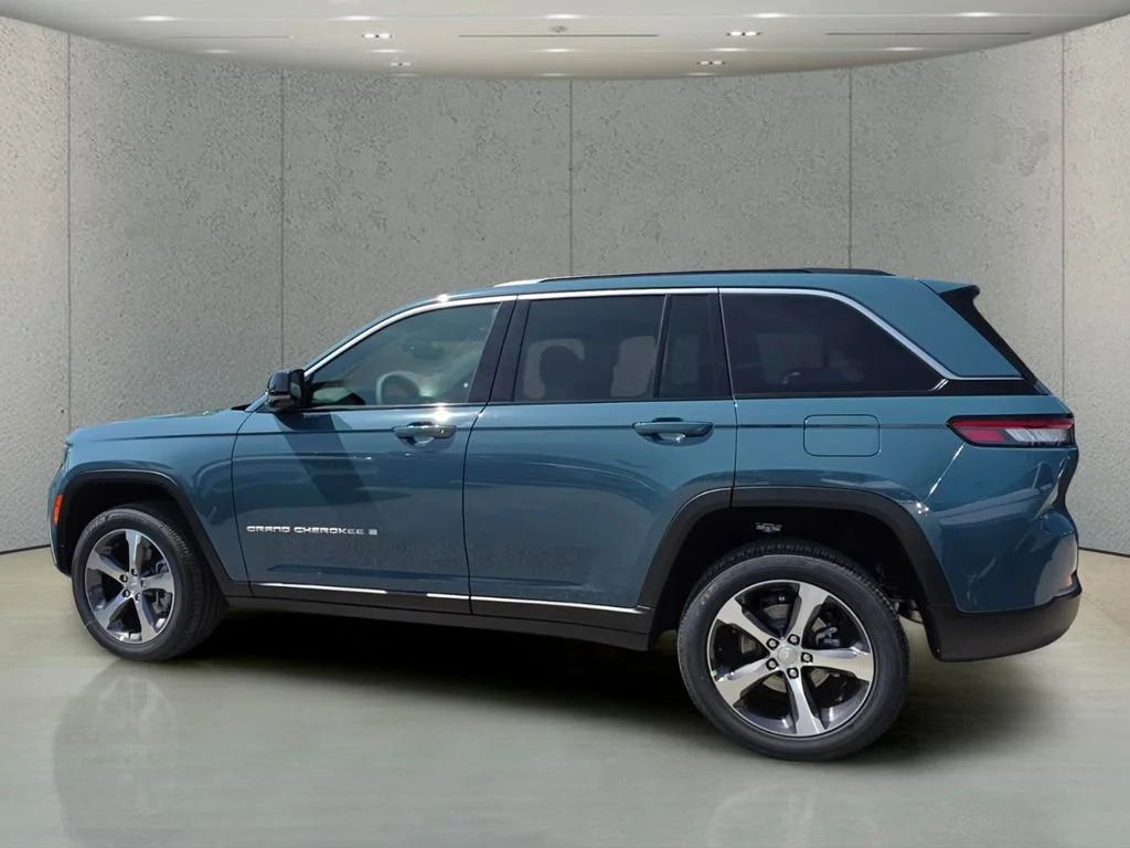 New 2026 Steel Blue Exterior Paint Jeep Limited image 4