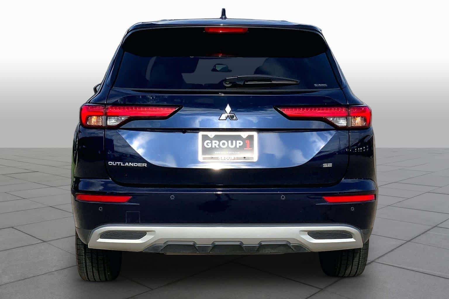 Used 2023 Cosmic Blue Metallic Mitsubishi SE image 5