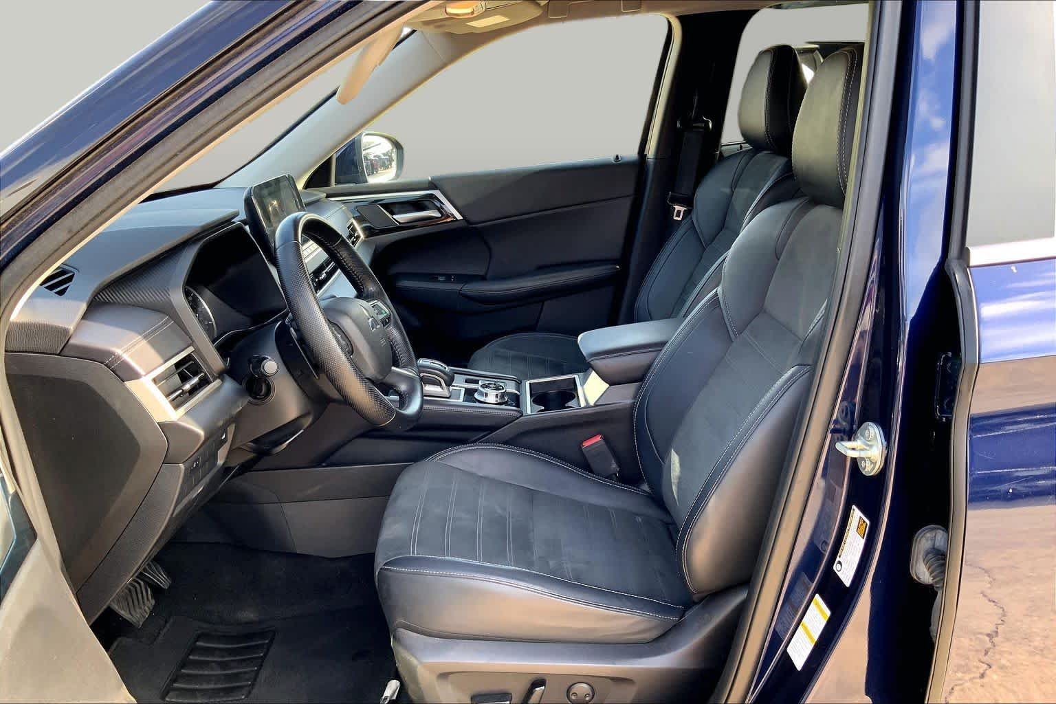 Used 2023 Cosmic Blue Metallic Mitsubishi SE image 8