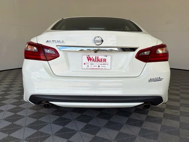 Used 2018 White Nissan 2.5 S image 4