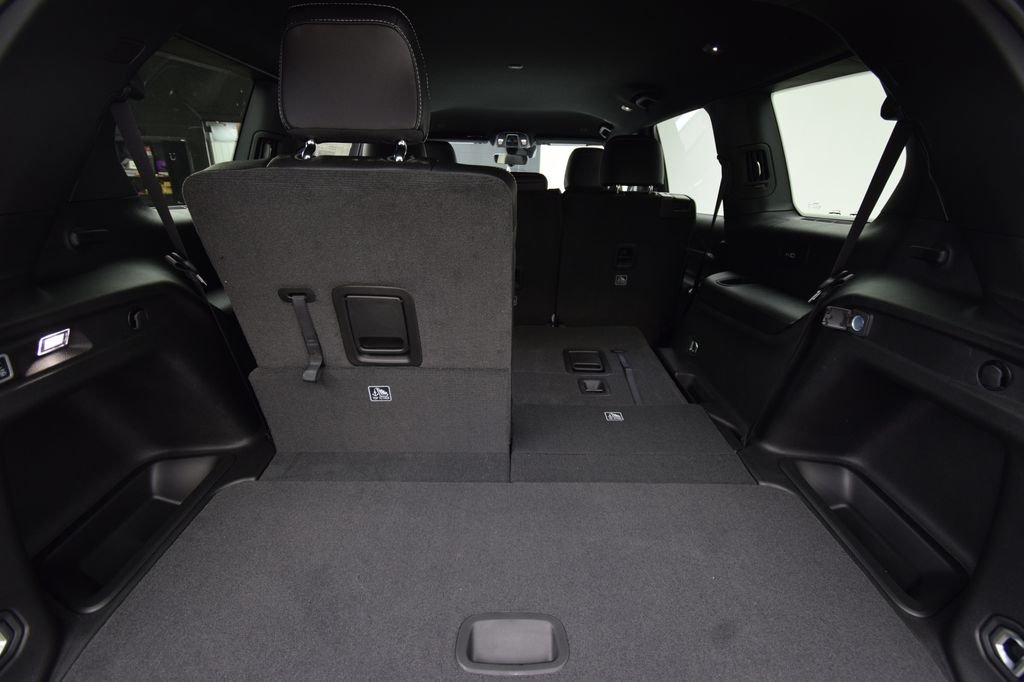 New 2026 Bright White Clear-Coat Exterior Paint Jeep  image 34