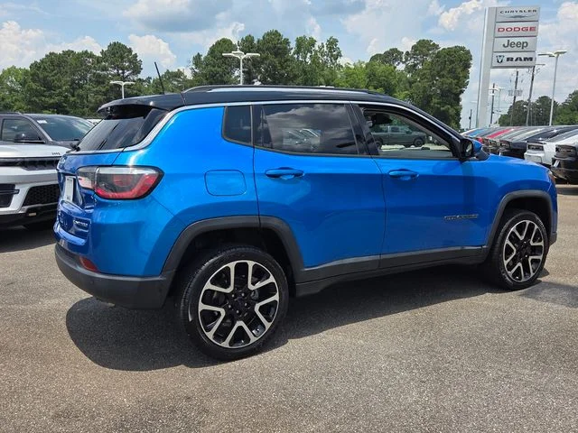 Used 2018 Blue Jeep Limited image 13