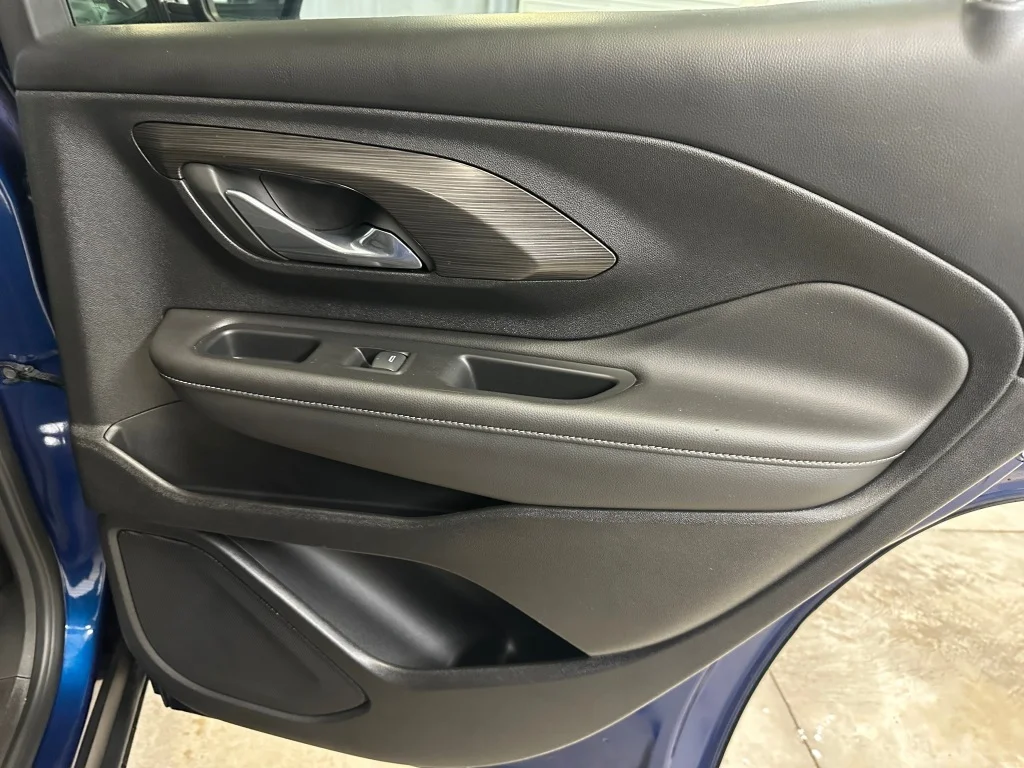 Used 2023 Marine Metallic GMC SLE image 26