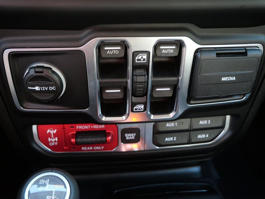 Used 2018 Orange Jeep Unlimited Rubicon image 25
