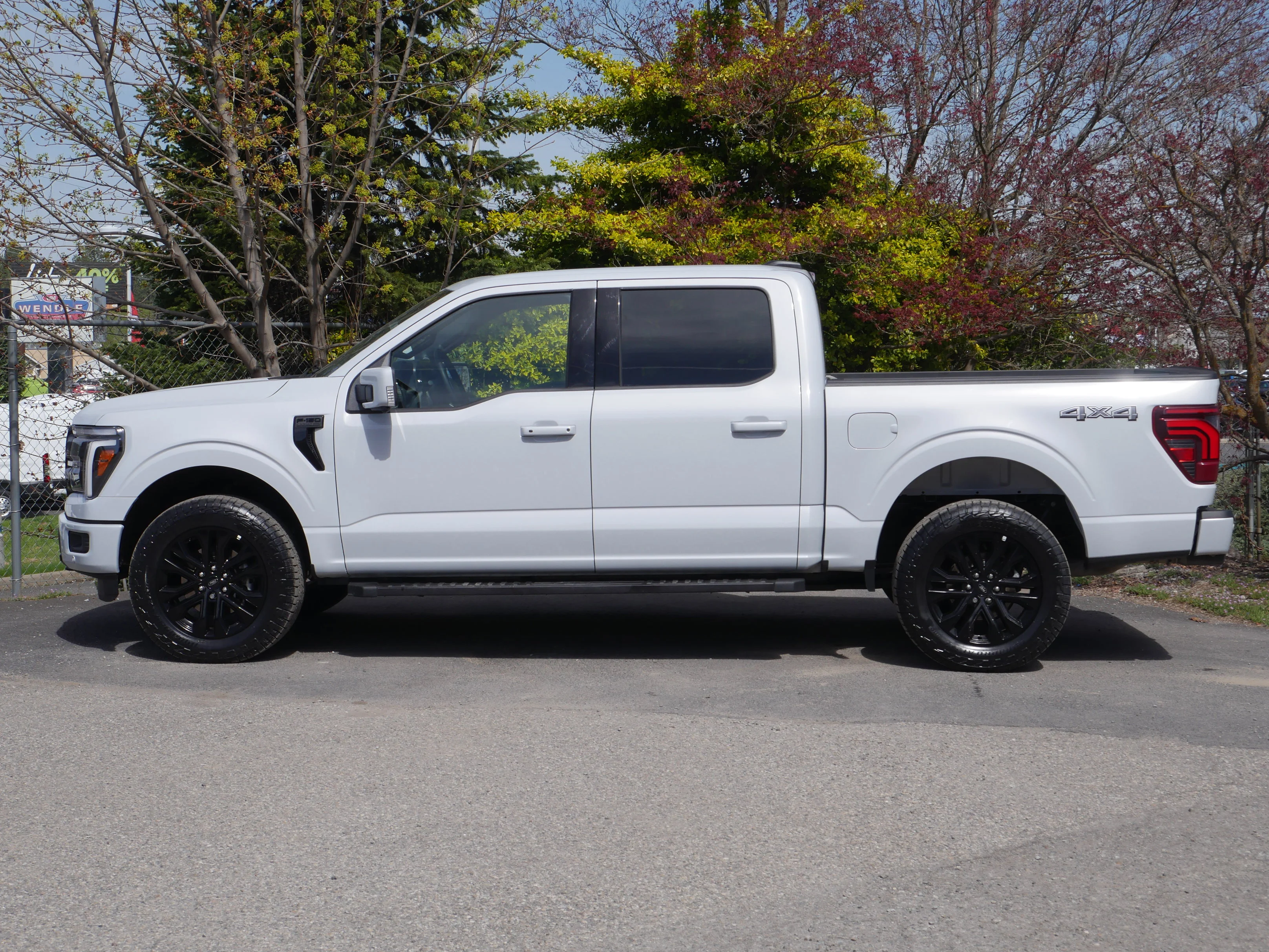 Certified Used 2025 Space White Metallic Ford LARIAT image 19