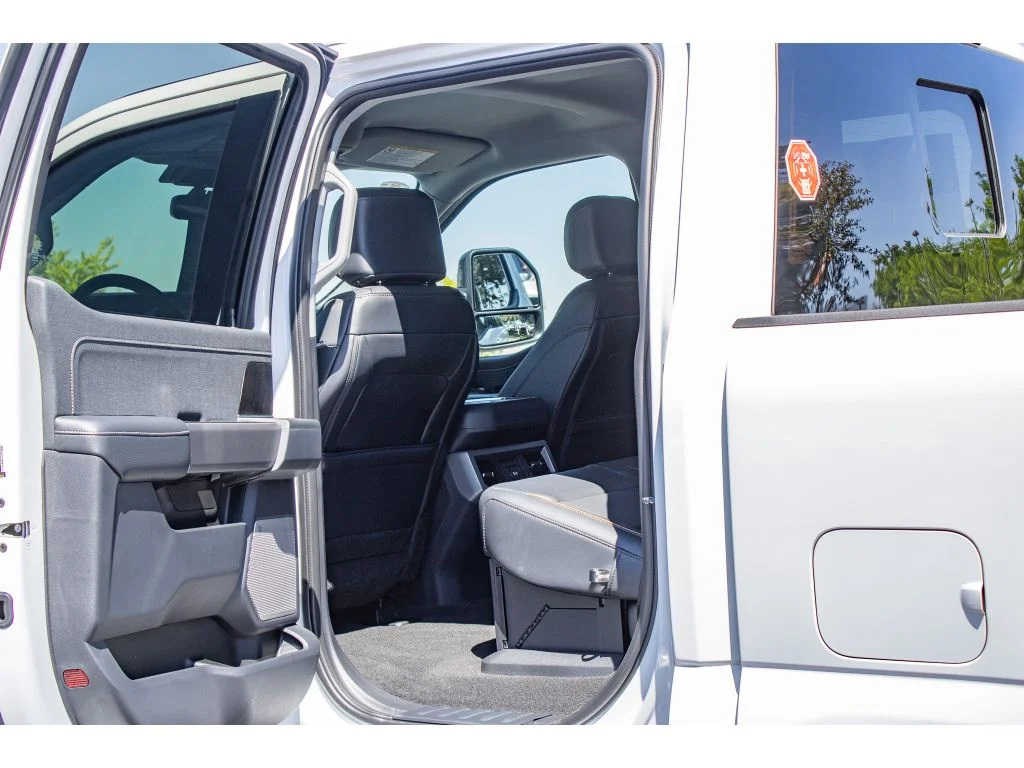 New 2026 Oxford White Ford LARIAT image 17