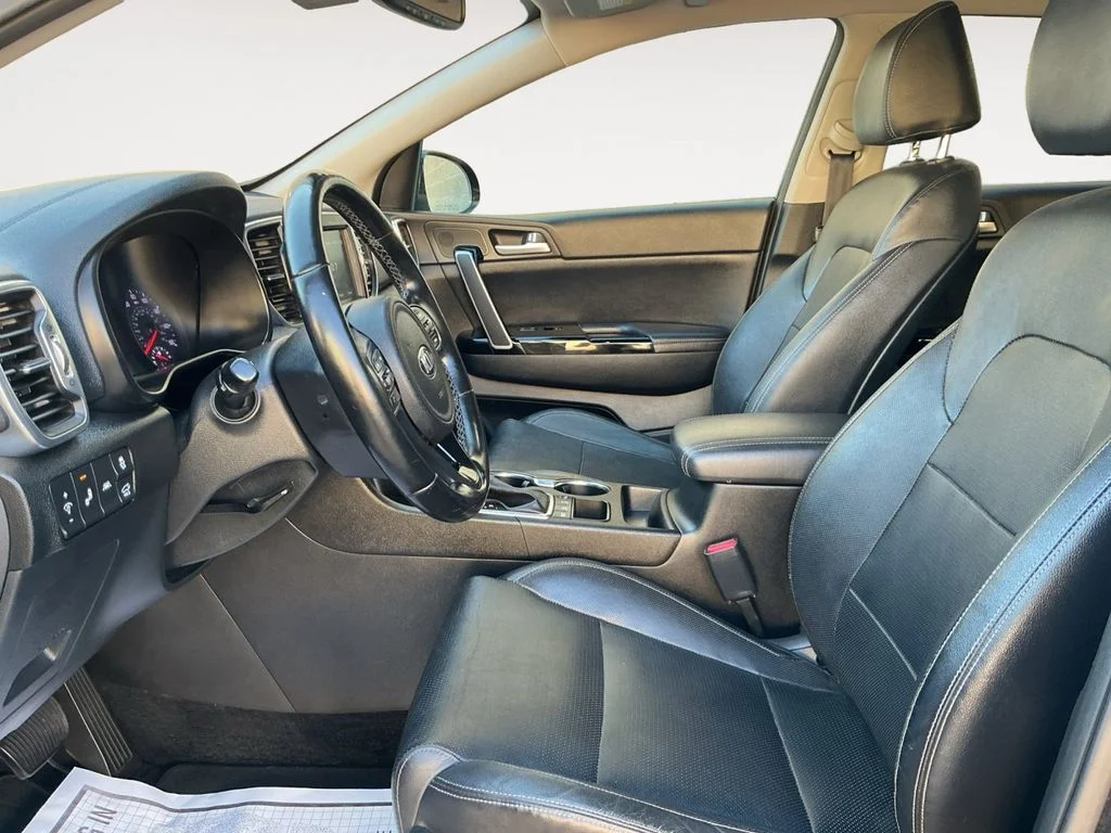Used 2018 Red Kia EX image 11