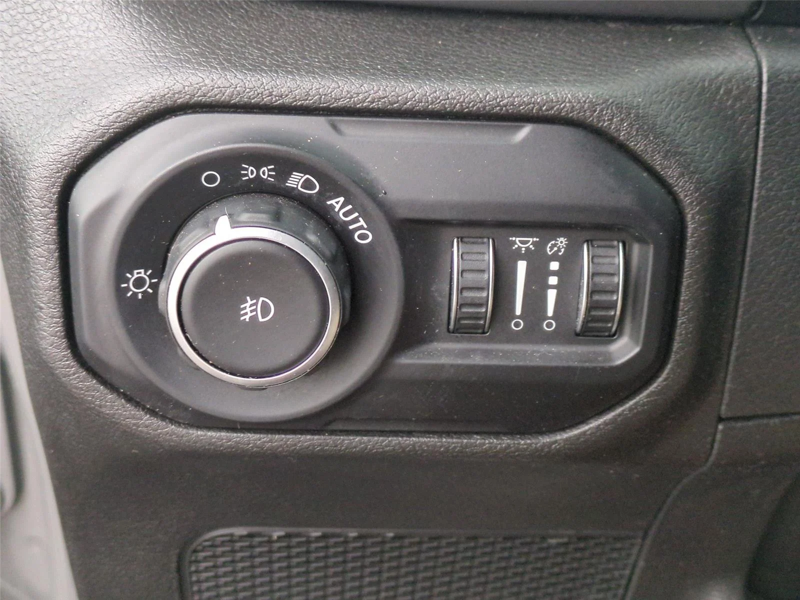 Used 2021 Granite Crystal Metallic Clearcoat Jeep Unlimited Sport S image 23