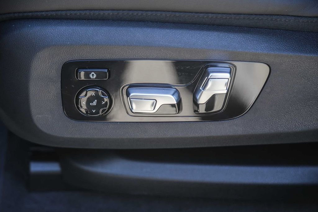 Used 2026 Carbon Black Metallic BMW Label image 18
