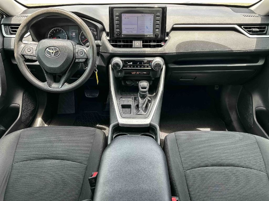2020 Toyota RAV4 LE - Photo 11