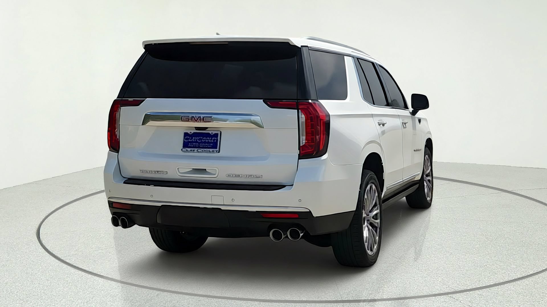 Used 2022 White Frost Tricoat GMC Denali image 7