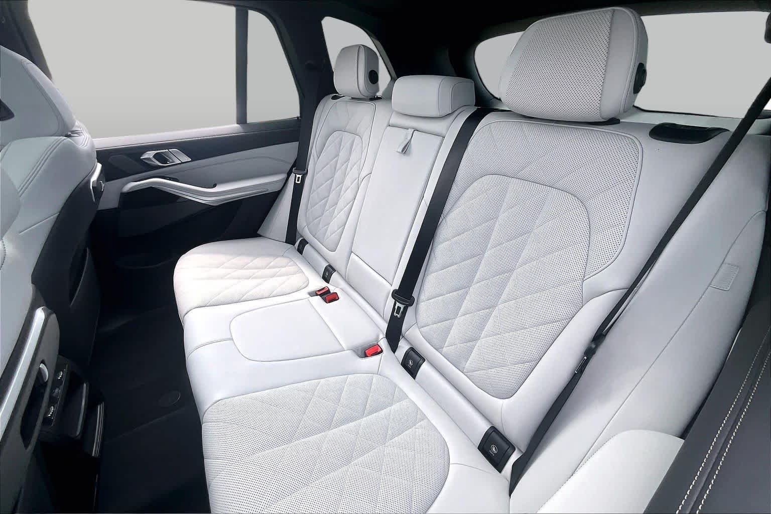 Used 2025 Blue Ridge Mountain Metallic BMW sDrive40i image 19