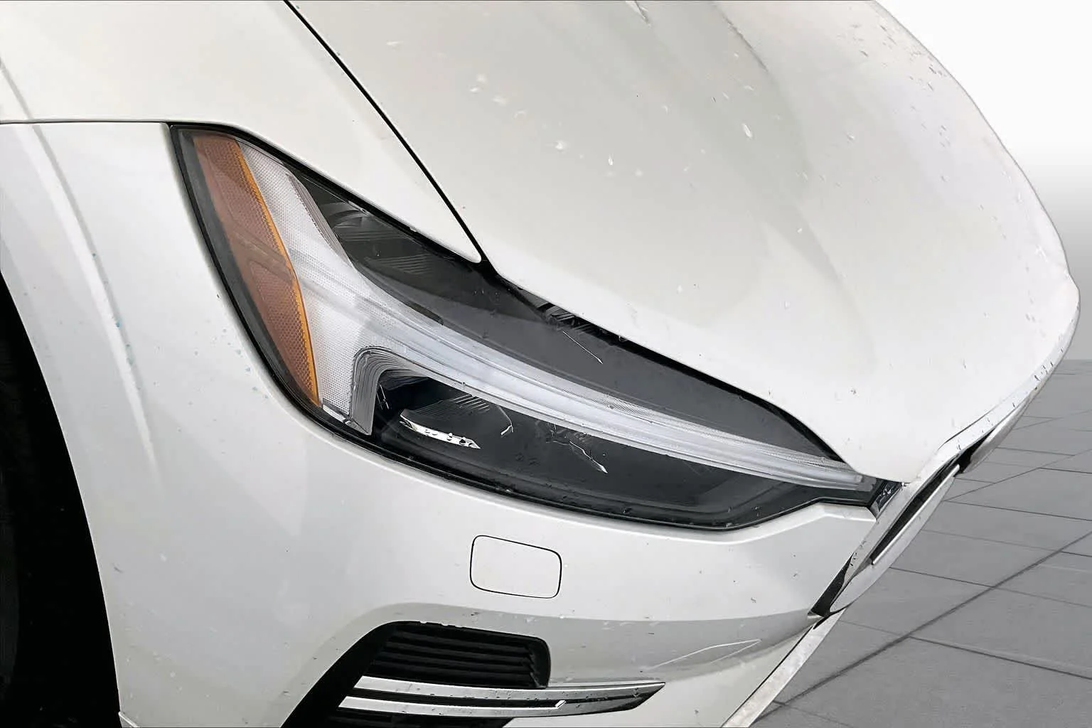 Used 2022 Crystal White Metallic Volvo Inscription image 27