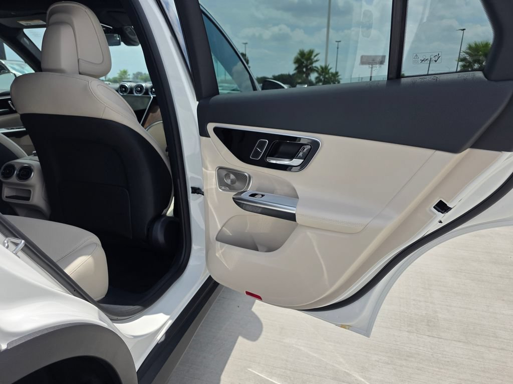 New 2026 Polar White Mercedes-Benz GLC 300 image 45