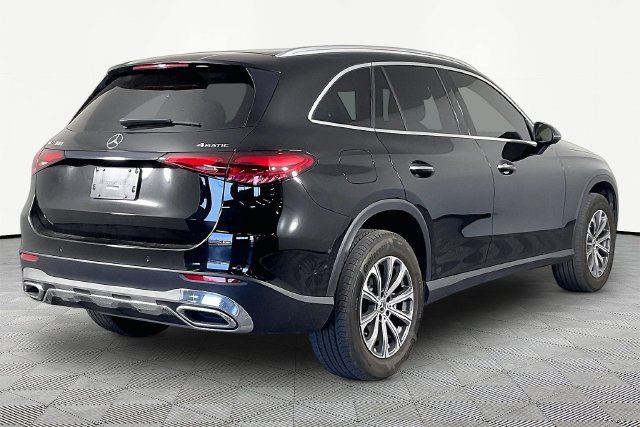 Used 2023  Mercedes-Benz GLC 300 image 4